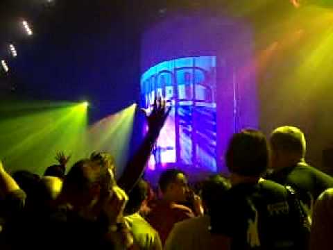 Signalrunners feat Julie Thompson - These Shoulders