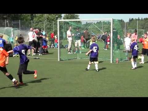 Fotboll: Helenelund (grön) - Vaxmora (1) 26/5-13