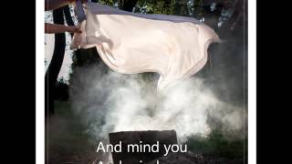 Pianos Become the Teeth - The Queen (Lyrics)