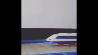 防疫在家玩什麼-深夜過站不停的列車