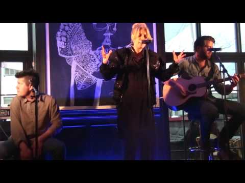 LINDA SUNDBLAD "Trasig" (akustisk version @ Republik 20 Juni)