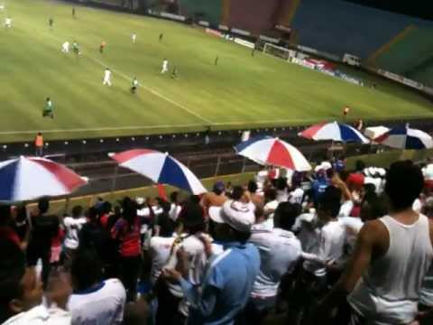 "Ultra fiel, Olimpia 2 Platense 0, Abril 4 del 2013" Barra: La Ultra Fiel • Club: Club Deportivo Olimpia • País: Honduras