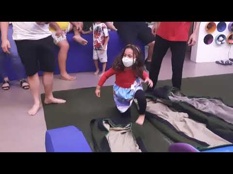 Lelê brincando no Parque da Galinha Pintadinha, do shopping Metropolitano.