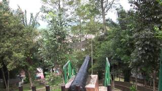 preview picture of video 'Bukittinggi Fort de Kock jembatan Limpapeh and zoo September 2010 HD Quaity'