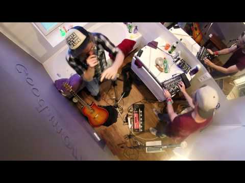 Feel Good Inc. + Happy [BOSS RC-300 Loopstation Medley]