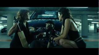 Fragment Black Out: Katja en Birgit Schuurman in actie tegen Willie Wartaal