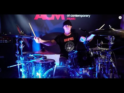 Chad Smith Solo Drumming: Charlie - Red Hot Chili...