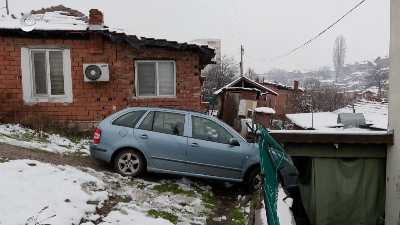 Куриоз: Паркирана кола потегли сама, прекоси булевард в Хасково и спря в ограда