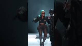 LIL KIM WALKING OUT LOOKING LIKE LEPRECHAUN BACK FROM THE HOOD 😂😂😂 #BET AWARDS 2022
