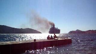 preview picture of video 'crystal serenity pollution, dubrovnik, june 2009'