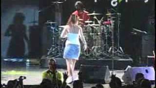 Lily Allen Friday Night and Knock&#39;em Out Live in México