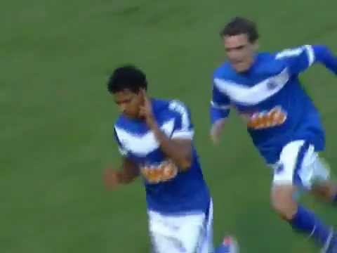 Golaço do jogador Wallyson com um chutasso de fora da área em 2011