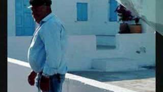 Nana mouskouri singing Volver Volver