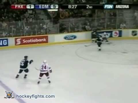 Josh Gratton vs Brad Winchester Apr 3, 2006