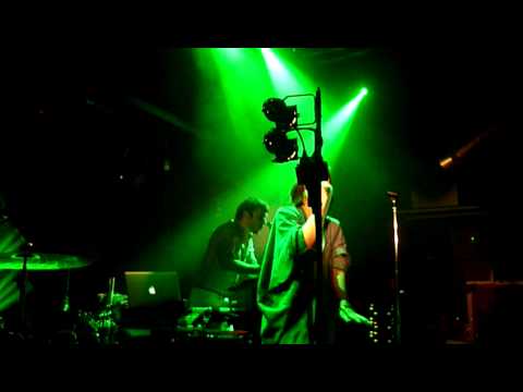 Yelle à la Flèche d'Or Paris le 02 décembre 2010 - Who's that girl ?