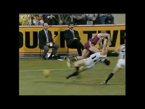 Michael Voss Irons Out Alan Richardson on His 31st Birthday (feat. Wally and Dipper)