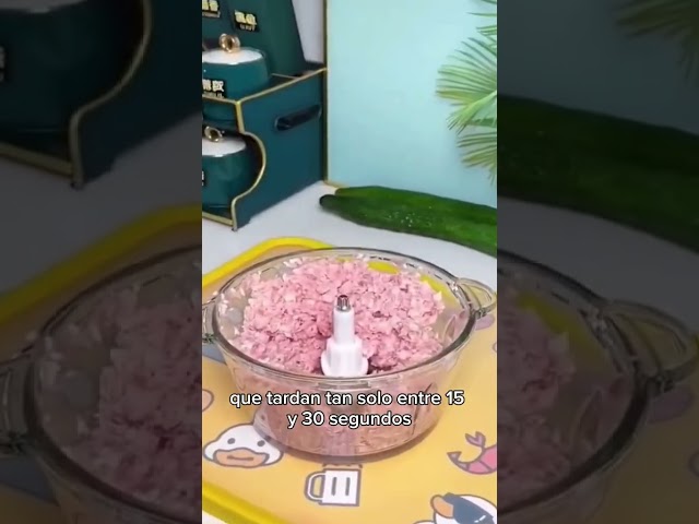 Vídeo relacionado con OUSFOT Picadora Electrica, 1,8L Picadora 500W Trituradora de Alimentos Con Recipiente de Acero Inoxidable 2 Velocidades Apto para Verduras, Carnes, Fruta, Cocina