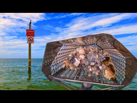 We Found Louis Vuitton and Gold!!! Beach Metal Detecting