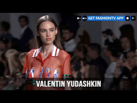 Paris Fashion Week Spring/Summer 2018 - Valentin Yudashkin Hairstyle | FashionTV
