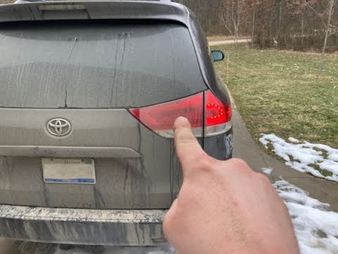 Toyota Sienna- Tail Light Bulb Replacement