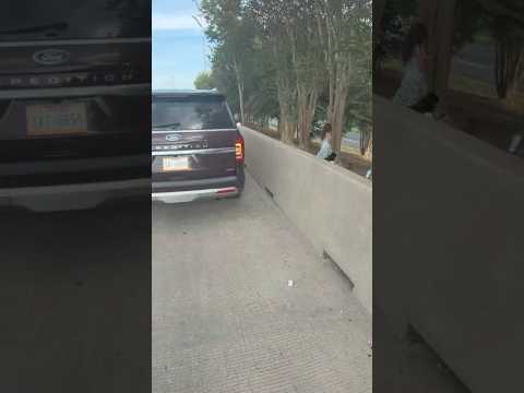 Ayudando familia llanta ponchada 🫂 #ayuda #familia #carro #llanta #roadside