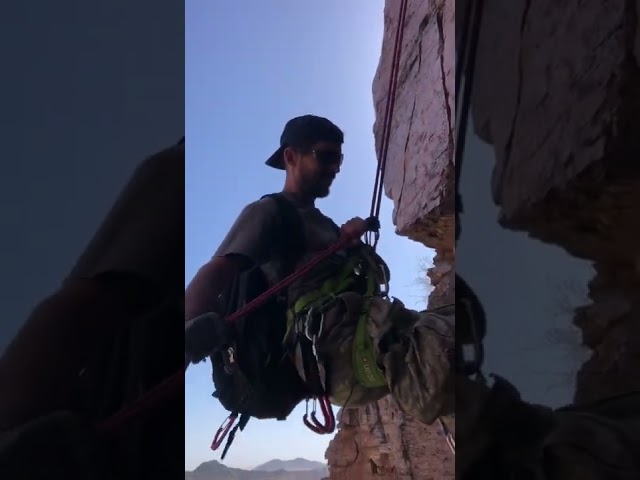 Vídeo relacionado con Yosoo Health Gear Descensor de Escalada, Aleación de Aluminio de Alta Resistencia, para Cuerdas de 10 a 12 mm