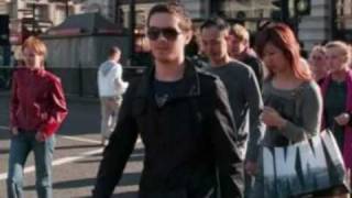 emeis oi dyo san ena mixalis xatzigiannis