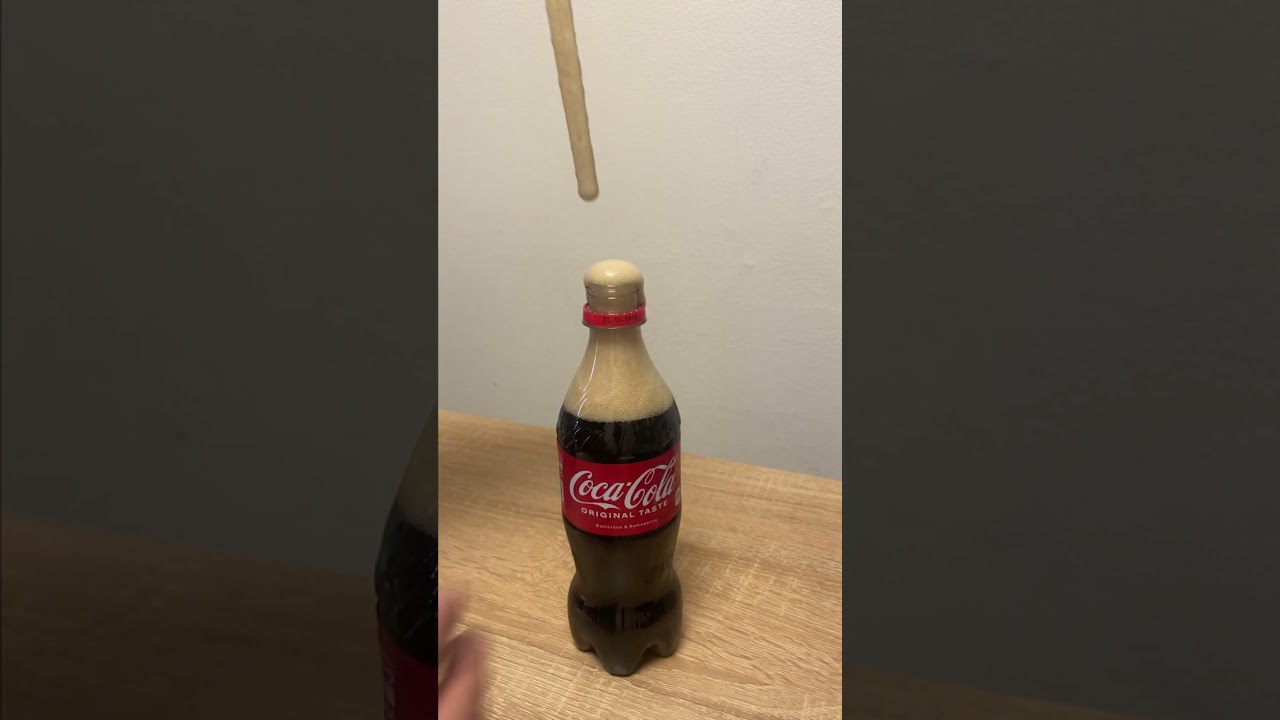 メントスコーラみたいな現象って割り箸をいれるだけでもできるらしい。