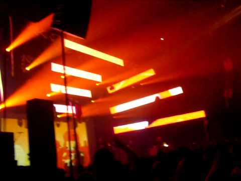 Chinese man - Skank in the air - Artefact 2010