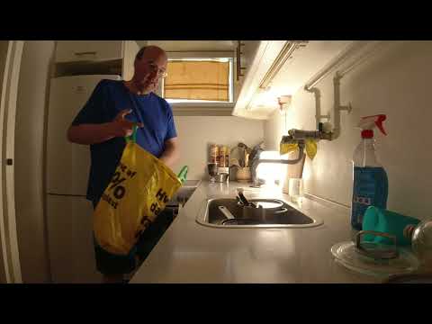 MongoTV_9436 - DRIKKER SIDTE COLA - VIL SÆLGE TOMME FLASKER PÅ FREDAG OG KØBE 2 POSER CHIPS