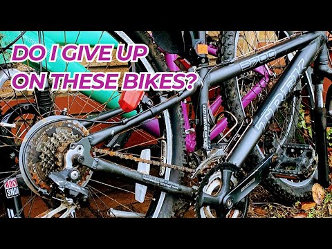 Mucchio di rifiuti di biciclette. Posso ricavare una buona bicicletta da questo mucchio?