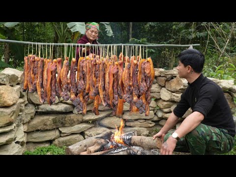 Making smoked meat, the single elderly woman hopes for a warm winter.