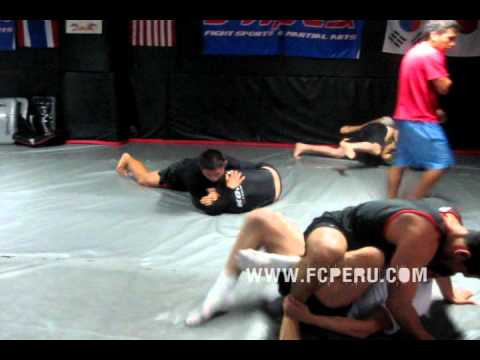 Yasubey Enomoto haciendo Sparring en el Sniper