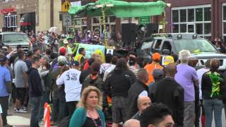 preview picture of video '2015 Mardi Gras Parade in North Oak Cliff'