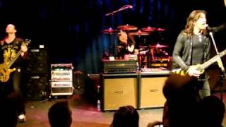 Stryper - The Rock That Makes Me Roll