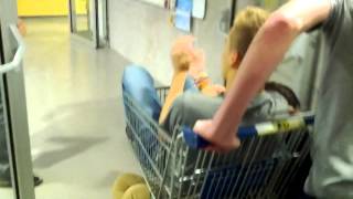 preview picture of video 'Einkaufswagen Tour durch die Schule'