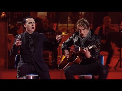 Marilyn Manson and Tyler Bates performing Sweet Dreams (Acoustic) live on italian TV show MUSIC