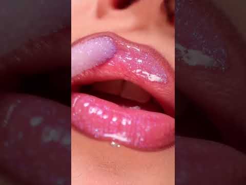 Блеск для губ FENTY BEAUTY "Unicorn Blizzard" Gloss Bomb Swirl Twisted Lip Luminizer The Holiday Glow-Up Collection - фото 1 - id-p2845240180