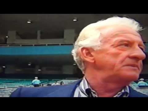 Bob Uecker Plays With Cricket Bat At Yankee Stadium!