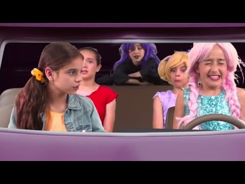 Princesses Summer Holiday ⭐ Princesses In Real Life | Kiddyzuzaa - WildBrain