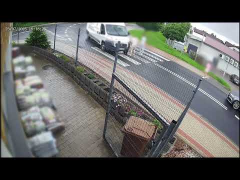 Wypadek na ul. Asta w Lubawie –dziecko 12 lat wpadło pod busa jadąc hulajnogą. NIc mu się nie  stało