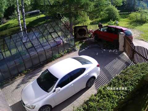 NO DRIVER CRASH VOLKSWAGEN SHARAN