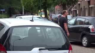 preview picture of video 'Aankomst politie bij aanrijding letsel tussen 2 scooters, Dongen Julianastraat. 22-08-2014'