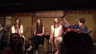 The Trio &quot;Tribute&quot; - He Rode All the Way to Texas