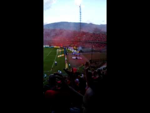 "La hinchada roja" Barra: Rexixtenxia Norte &bull; Club: Independiente Medellín