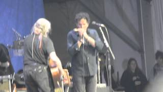 Willie Nelson at Jazz Fest 2013 05-03-2013 Let's face the Music and Dance, Will the Circle ..