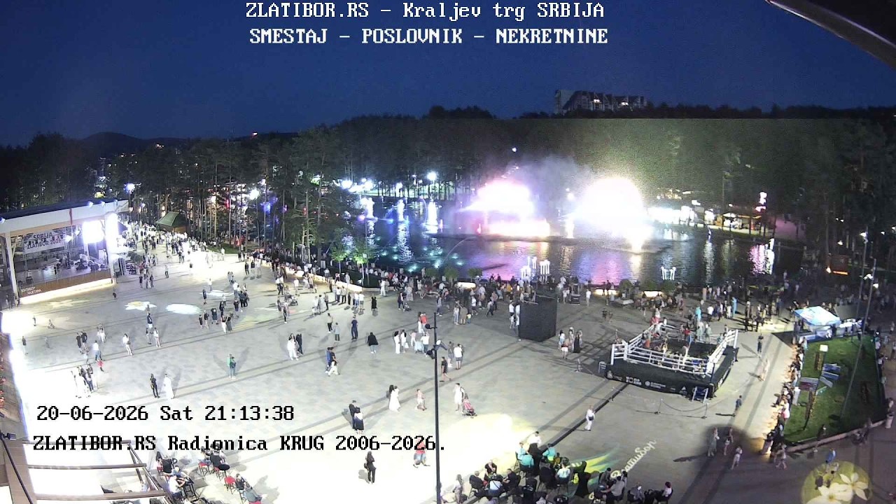 Live webcam view of Plaza Kraljev Trg y su lago