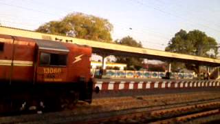 preview picture of video 'Central Railways Puntamba Junkshan Station'
