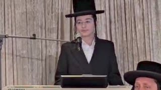 צפו : בנצי קלצקין שר ומנגן בליווי מקהלת מלכות ומקהלת הילדים חסידמלעך 🎶💫♥️