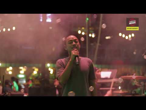 ហេង ពិទូ​ ច្រៀង​មួយ​បទ​នៅ Art's Container